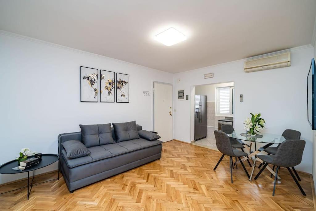 Apartman Knego With Parking Dubrovnik Exteriör bild